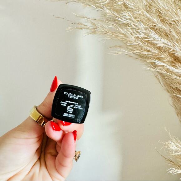 NEW CHANEL Rouge Allure L’extrait Lipstick Luxury Red Moisturizing Lip Color - Picture 14 of 16